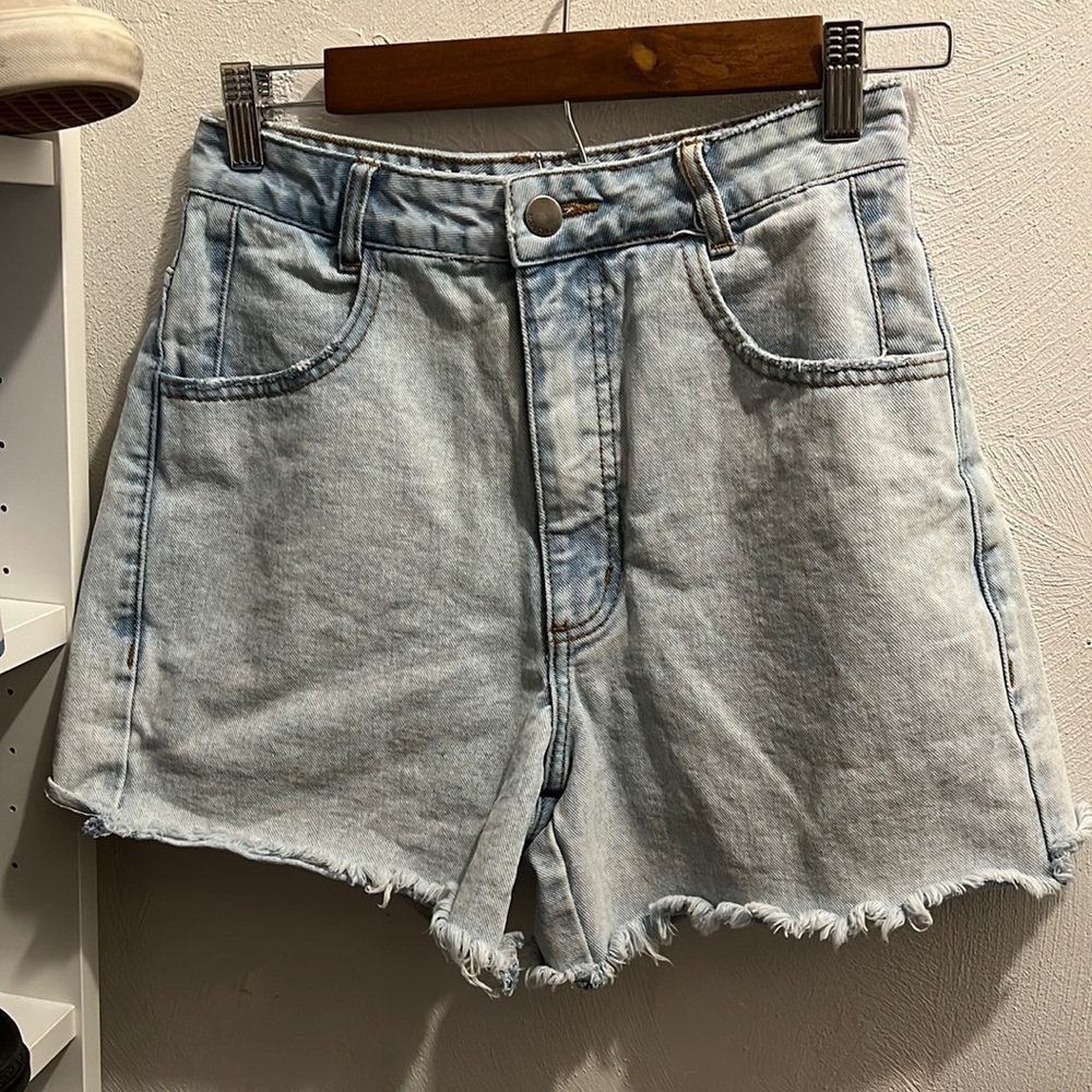 Billabong high waisted shorts 🌼